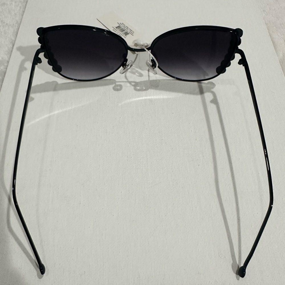 Black frame Sunglasses with Pearl Accents. NWT - Picture 2 of 6